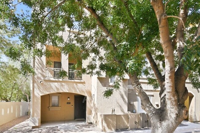 Building Photo - 900 S 94th St