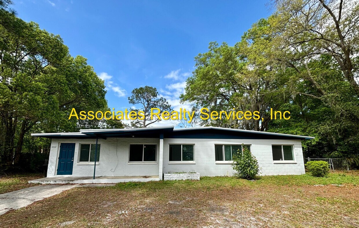 Primary Photo - Updated 3 bed/ 1.5 bath single family home...