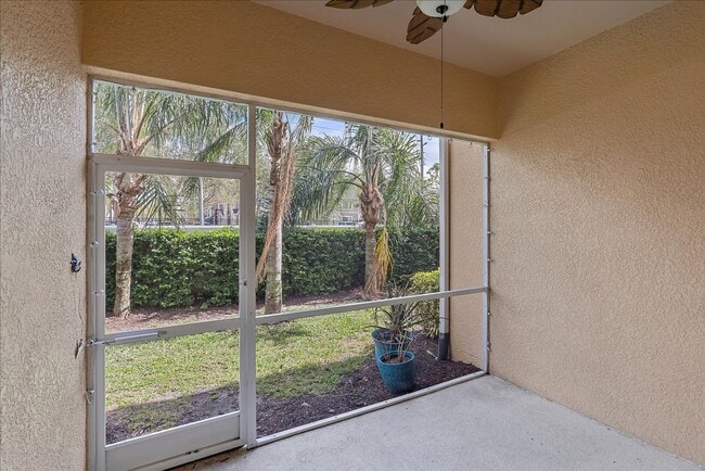 Building Photo - Gorgeous Light & Bright 3 Bedroom 2.5 Bath...