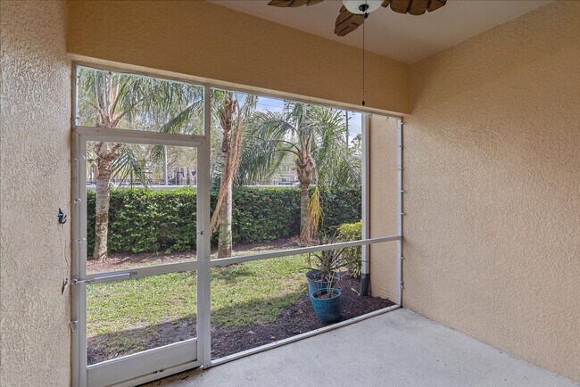 Foto del edificio - Gorgeous Light & Bright 3 Bedroom 2.5 Bath Townhome with Garage!!