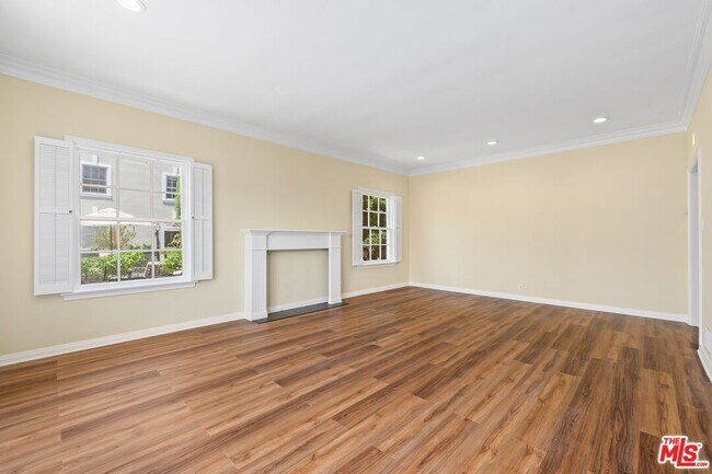 Foto del edificio - 8724 Shoreham Dr