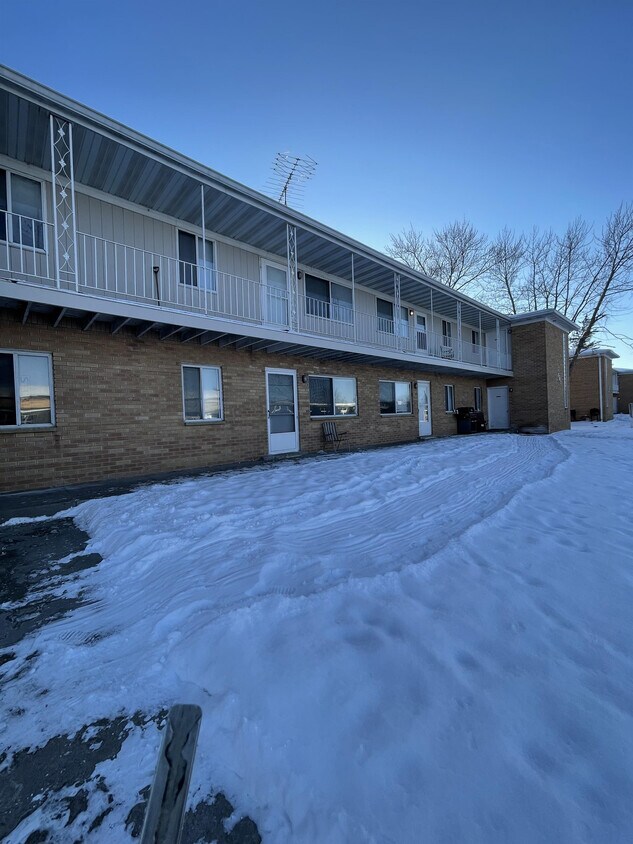Primary Photo - 502 E Merrill Ave