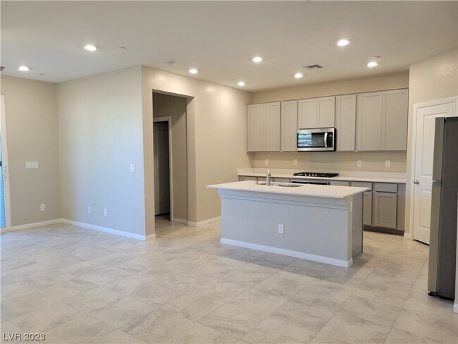 Building Photo - 3180 Segesta Ave
