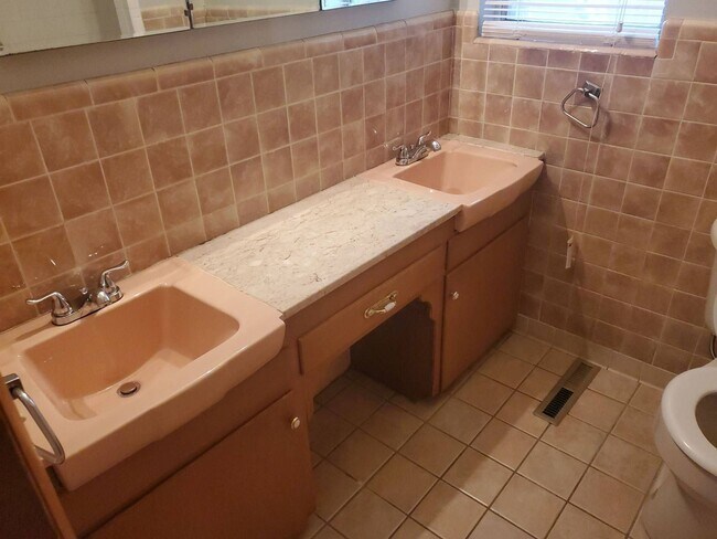 Building Photo - Coming Soon! Great 3 bedroom, 2 bath home ...