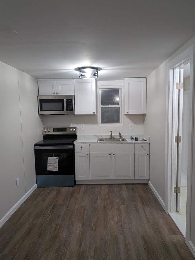 Primary Photo - 82 Seaside Ave