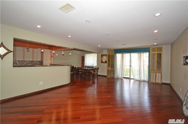 Foto del edificio - 100 S Middle Neck Rd