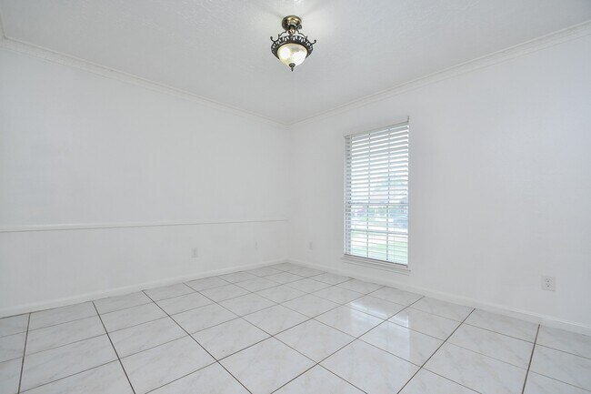 Building Photo - 7714 Eichler Dr