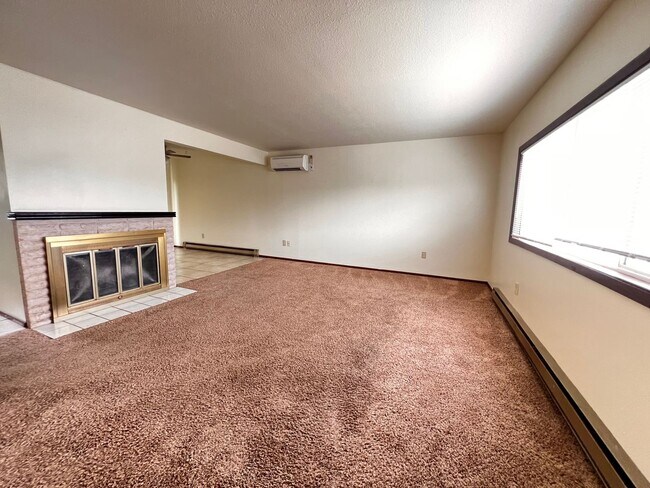 Foto del edificio - 13315-13317 E 26th Ave