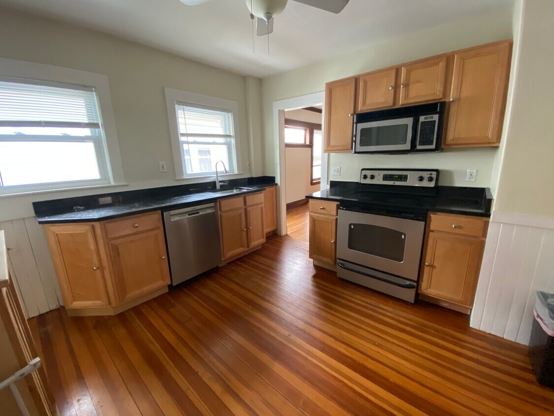 65 Freeman St Unit 2, Arlington, MA 02474 65 Freeman St Arlington, MA