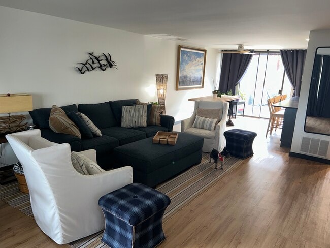 Living/dining room - 410 W 7th St