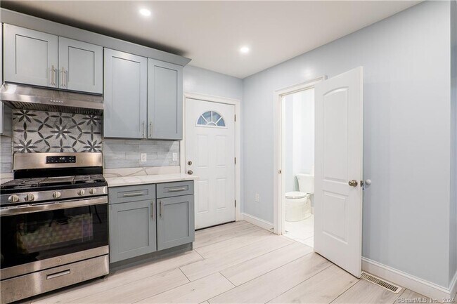 Building Photo - 29 Center St