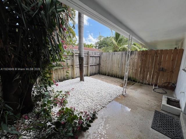 Foto del edificio - 590 NW 40th Ct