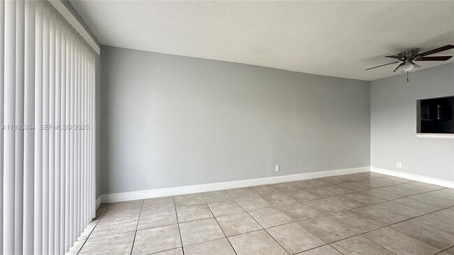 Foto del edificio - 8020 Fairview Dr