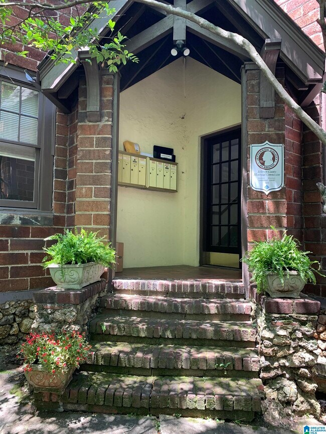 Building Photo - 1101 28th Pl S