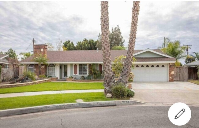 Foto del edificio - 2744 E Bennett Ave