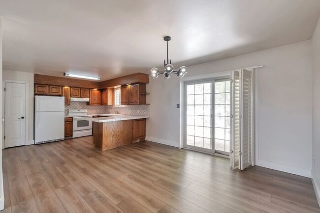 Foto del edificio - Awesome 4 Bedroom Home in Orem w 2 car garage