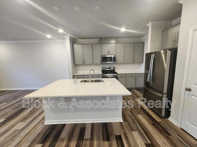 Building Photo - 328 Deercroft Dr