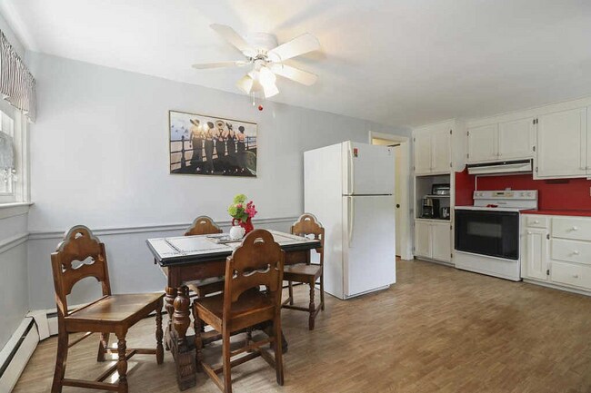 Foto del edificio - 218 Davisville Rd