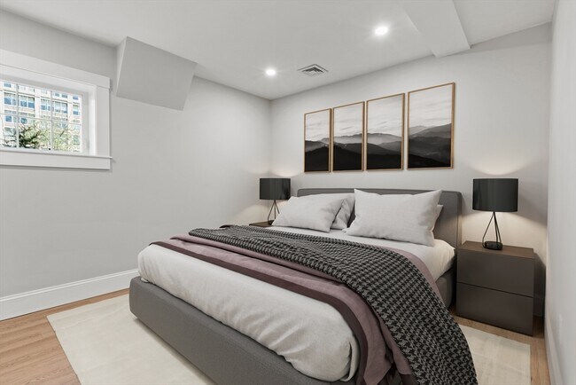 Building Photo - 54 Balmoral St