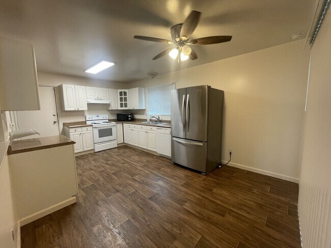 Foto del edificio - Beautiful 4 bedroom 2 bath Home