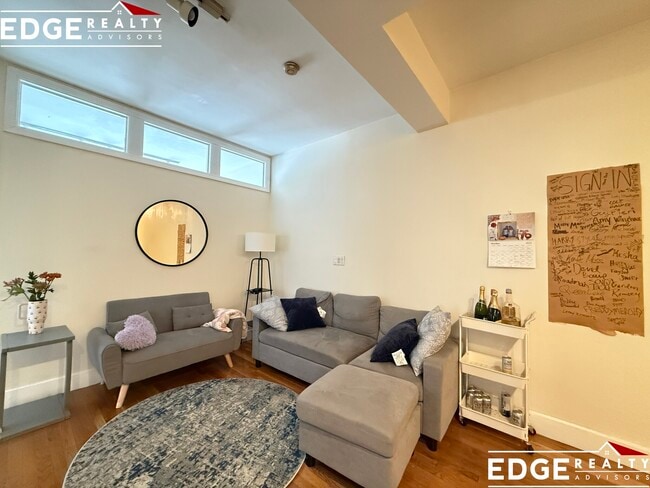 Building Photo - 60 Egmont St