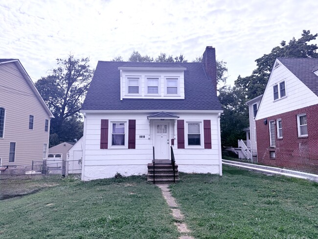 Building Photo - 1810 N Underwood St