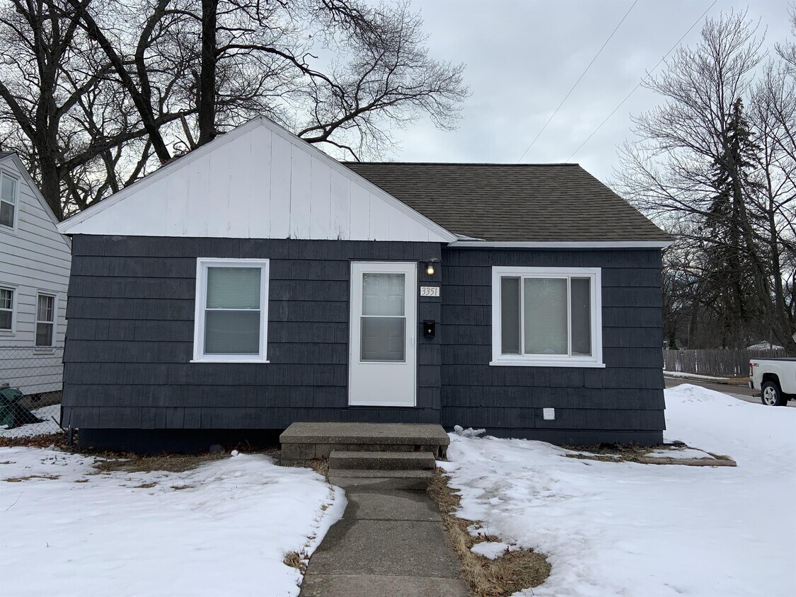 Primary Photo - 3351 Highland St