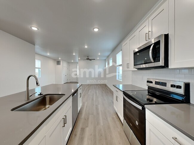 Foto del edificio - 23642 E 3rd Pl