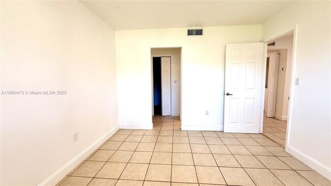 Foto del edificio - 7470 Miami Lakes Dr