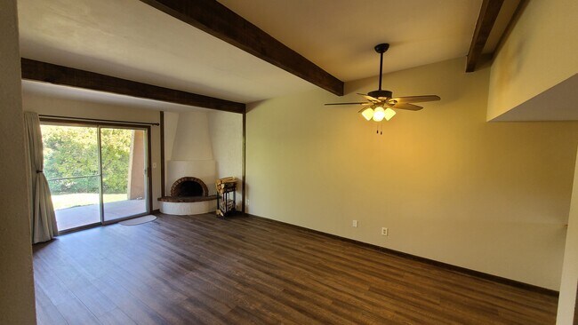 Foto del edificio - 130 Castle Rock Rd