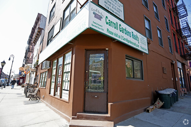Building Photo - 262 Smith St