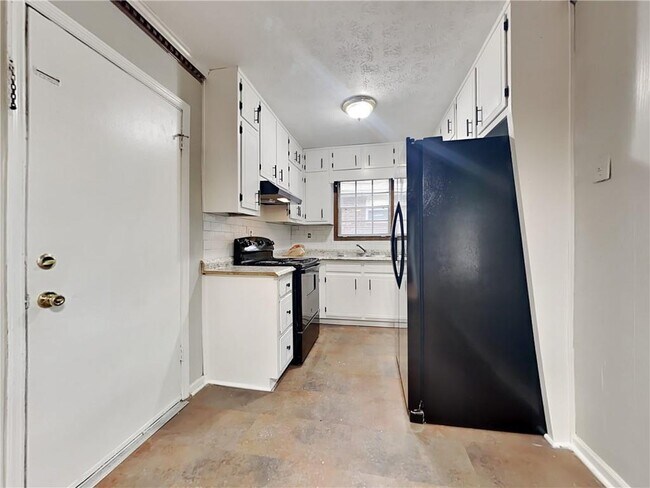 Building Photo - 6425 Connell Rd