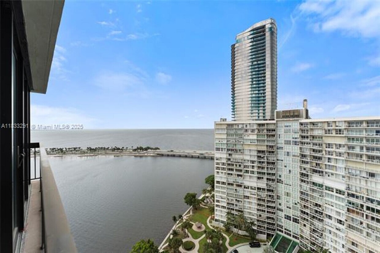 Foto principal - 2333 Brickell Ave