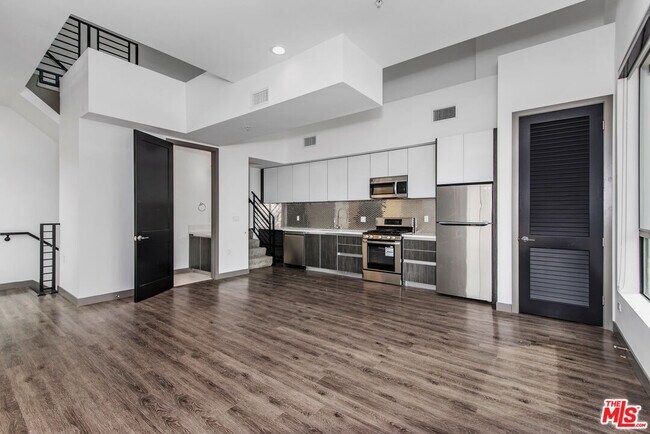 Building Photo - 644 Normandie Ave