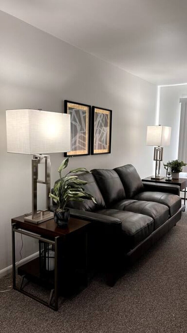 Foto del edificio - 475 E Merrill Ave