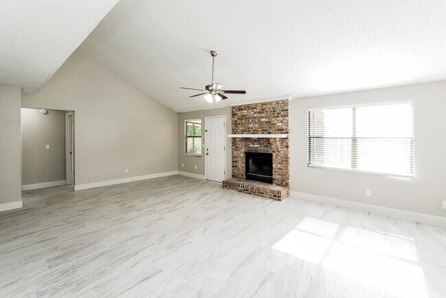 Foto del edificio - 6173 Island Forest Dr