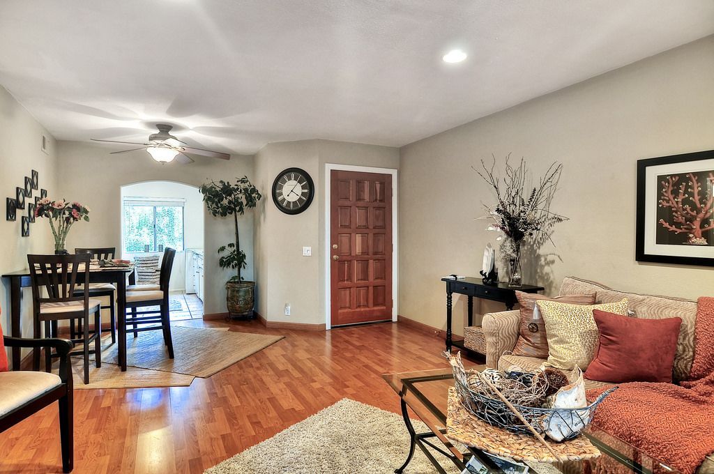 Living room - 29784 Sea Shore Ln