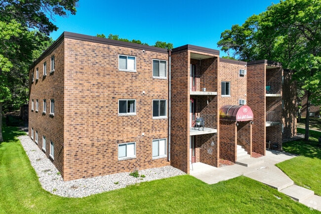 Building Photo - Oak Hill Estates