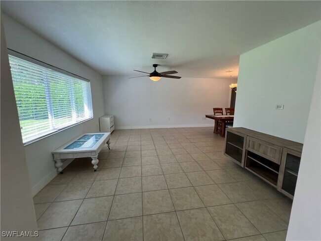 Foto del edificio - 858 Rose Way