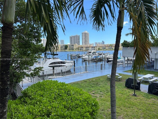 Foto del edificio - 18031 Biscayne Blvd