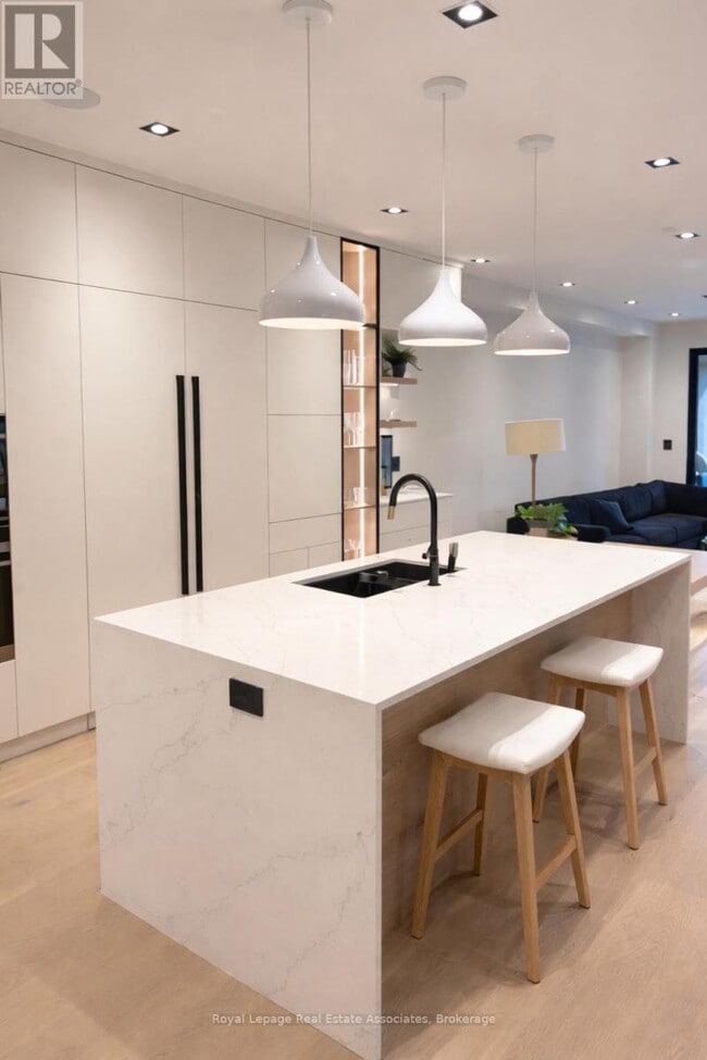 Building Photo - 24B Broadview Ave