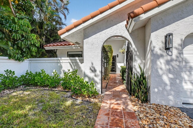 Building Photo - 1340 NW 22nd Ave