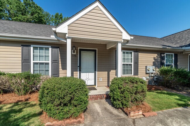 Building Photo - 1196 Bison Way