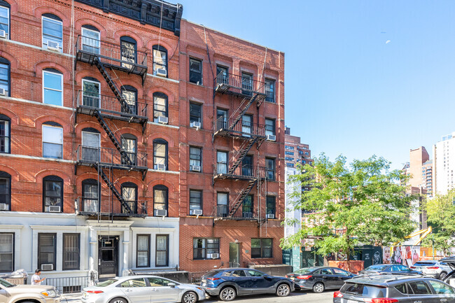 Building Photo - 302 E 83rd St