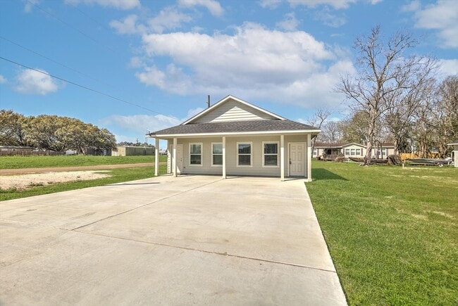 Building Photo - 205 N Bay