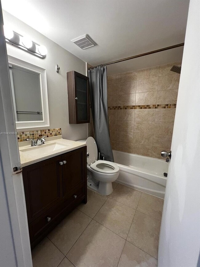 Building Photo - 2575 SW 27th Ave