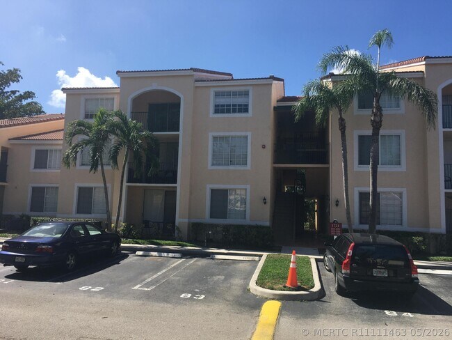Foto del edificio - 1721 Village 303 Blvd