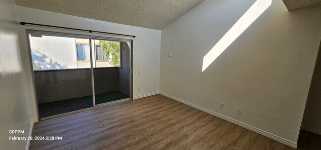Foto del edificio - SERRA MESA - Sunburst Condos. Nice 2BR /1 ...