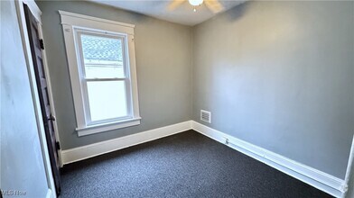 Building Photo - 770 E 91st St