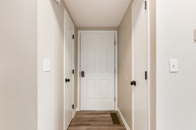 Building Photo - 517 Fox Trail Cir E